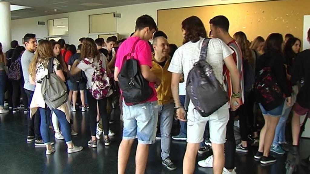 Bloqueadas en el Consejo Escolar casi un millón de becas de forma temporal Bloqueadas en el Consejo Escolar casi un millón de becas de forma temporal
