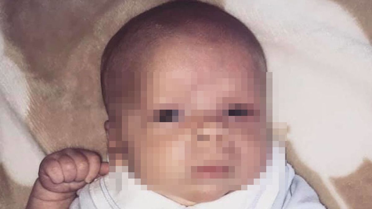 Un bebé lucha por su vida tras coger un herpes por culpa de los besos en su bautizo