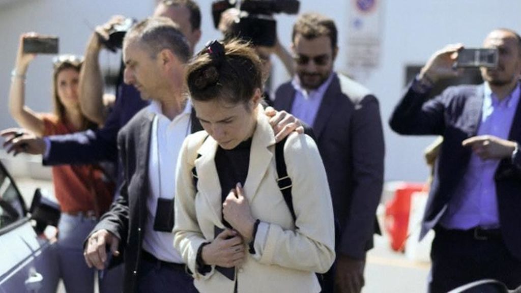 El crimen que obsesionó a Italia: Amanda Knox regresa al país ocho años después El crimen que obsesionó a Italia: Amanda Knox regresa al país ocho años después