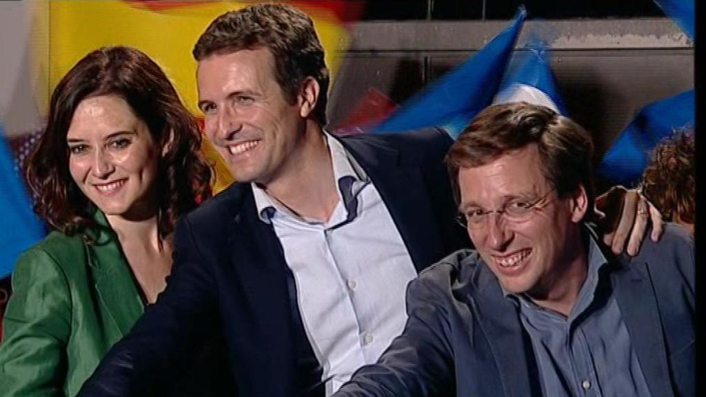 Almeida, Casado y Ayuso en la sede del PP la noche electoral Almeida, Casado y Ayuso en la sede del PP la noche electoral