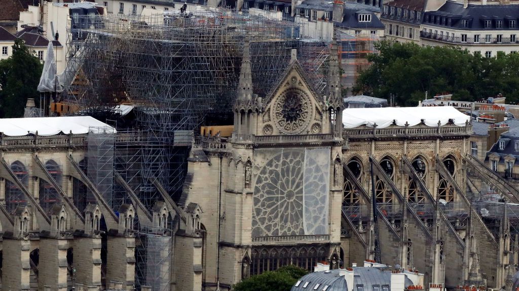 Una veintena de personas ataviadas con casco podrán asistir a la primera misa en Notre Dame tras el incendio Una veintena de personas ataviadas con casco podrán asistir a la primera misa en Notre Dame tras el incendio