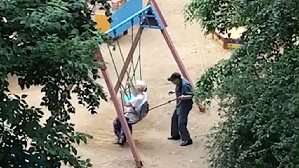 El vídeo de dos abuelos rusos en un columpio