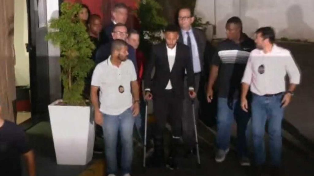 Neymar, tras declarar acusado de violación: "La verdad aparece tarde o temprano"
