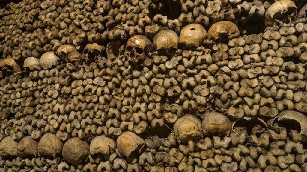 La razón por la que hay seis millones de calaveras en los subsuelos de París La razón por la que hay seis millones de calaveras en los subsuelos de París