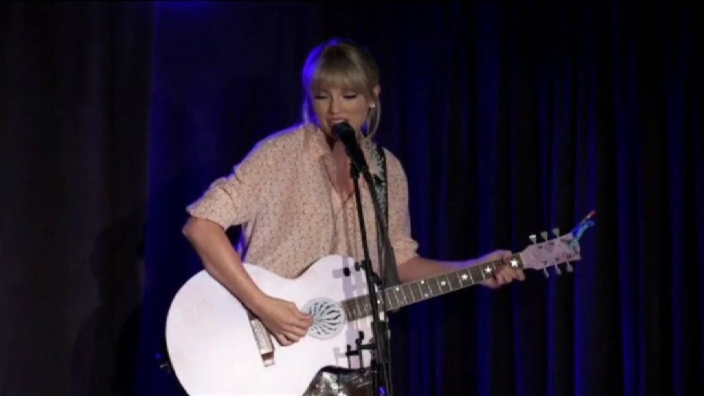 Taylor Swift sorprende a la comunidad LGTBI con su homenaje en el 'Stonewall Inn'