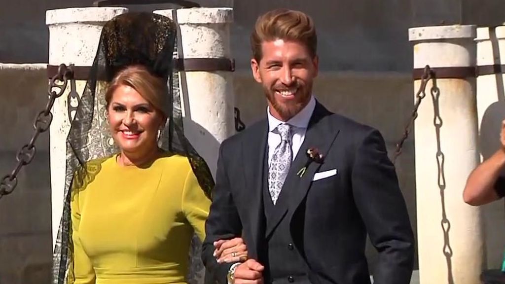 Emocionado y feliz: La llegada de Sergio Ramos a su boda en la Catedral de Sevilla Emocionado y feliz: La llegada de Sergio Ramos a su boda en la Catedral de Sevilla