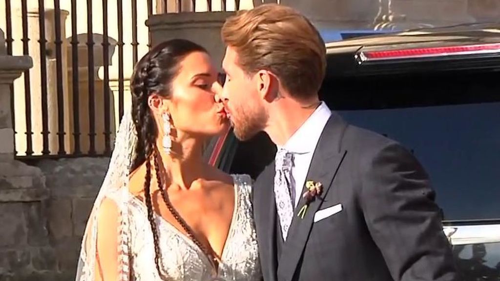 Las primeras palabras de Ramos y Pilar Rubio en el día de su boda: "un sentimiento único ver a la mujer que amas entrar de las manos de tus hijos" Las primeras palabras de Ramos y Pilar Rubio en el día de su boda: "un sentimiento único ver a la mujer que amas entrar de las manos de tus hijos"