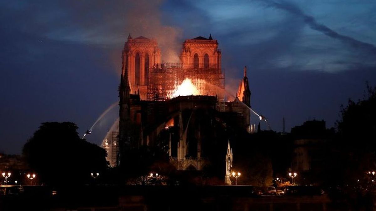 La noche en que París contuvo el aliento por Notre Dame