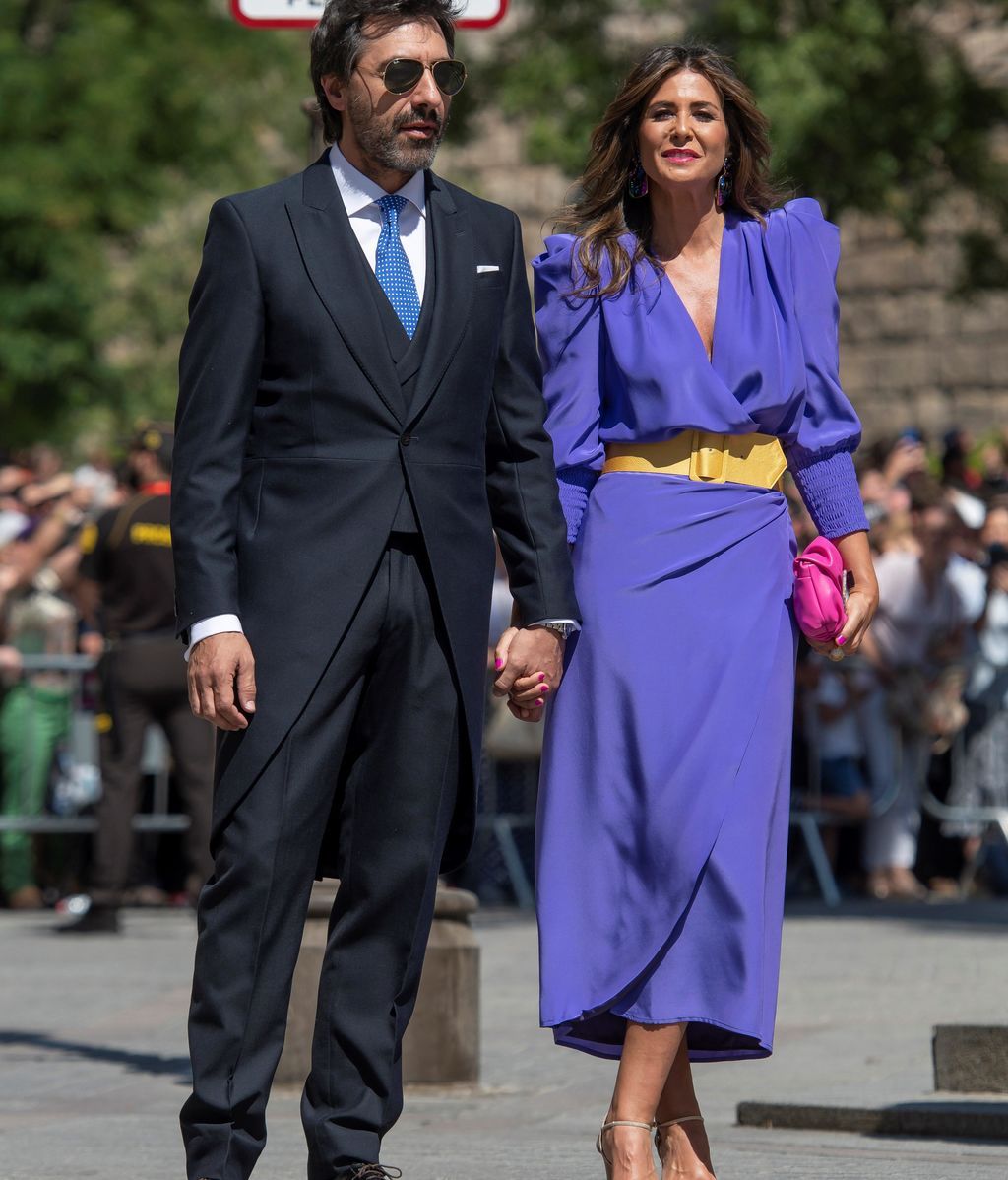 La presentadora Nuria Roca y su pareja a su llegada a la Catedral de Sevilla