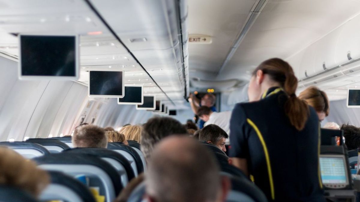 Una azafata revela todo lo que nunca deberías hacer mientras estás en un vuelo