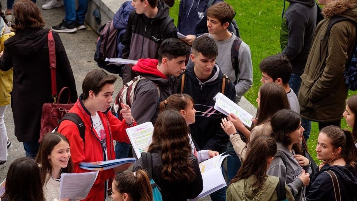 Estudiantes entregarán mañana 178000 firmas para reclamar una Selectividad única en toda España