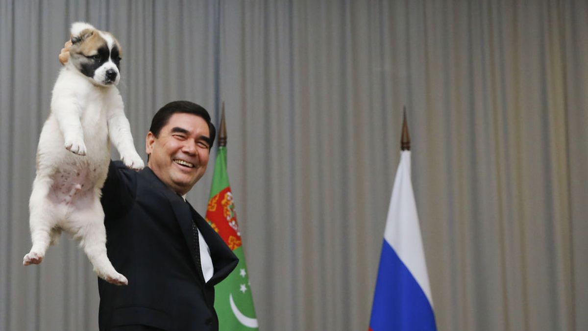 Los sorprendentes vídeos del presidente pistolero y rapero que gobierna Turkmenistan con mano de hierro Los sorprendentes vídeos del presidente pistolero y rapero que gobierna Turkmenistan con mano de hierro