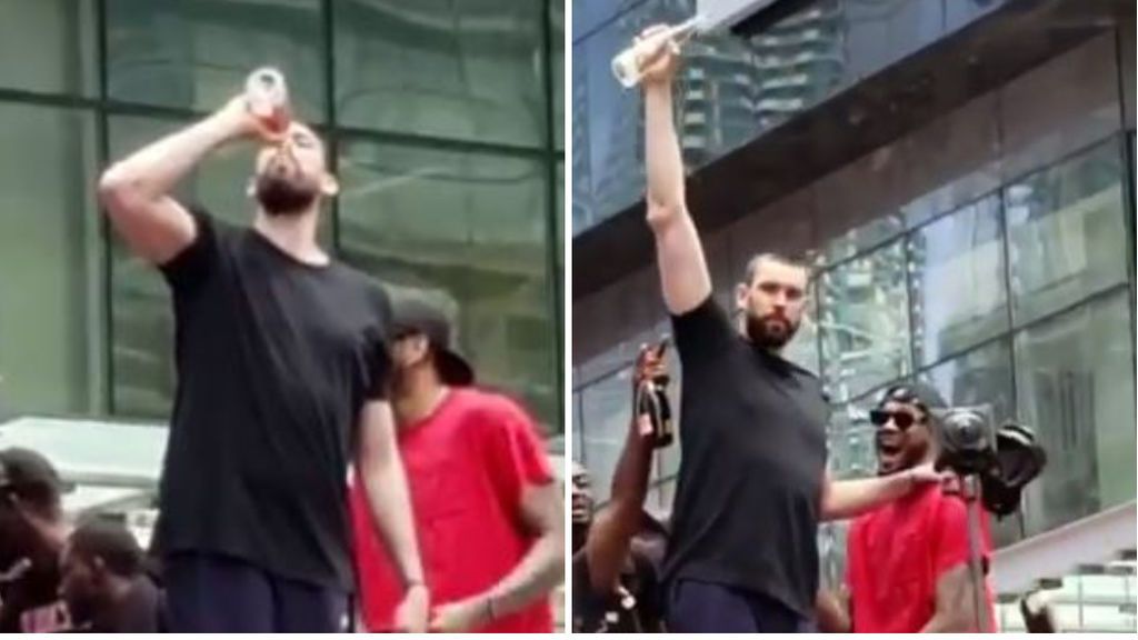 Marc Gasol se bebe una botella de vino de un trago en la celebración de los Raptors por las calles de Toronto Marc Gasol se bebe una botella de vino de un trago en la celebración de los Raptors por las calles de Toronto