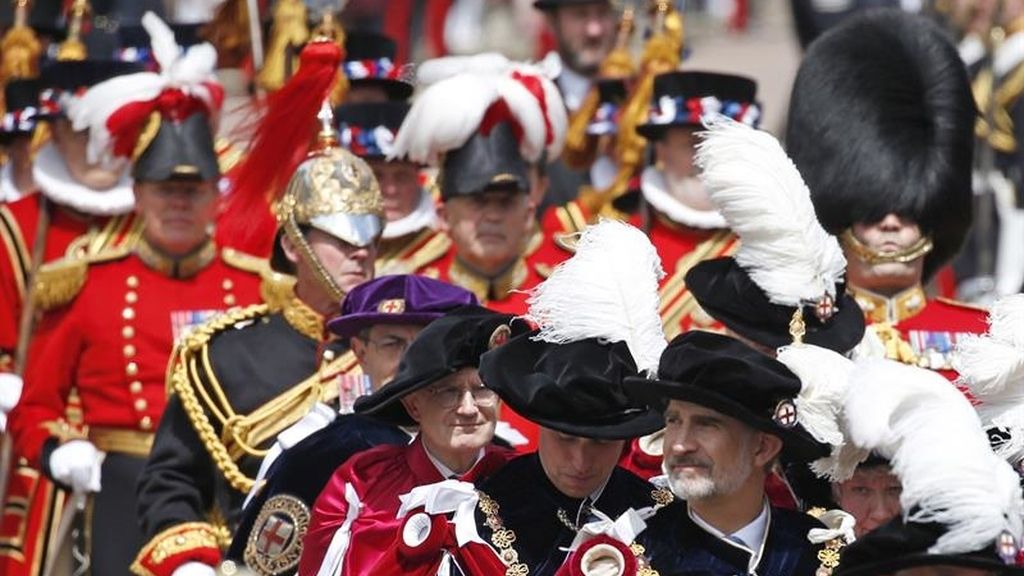 El rey Felipe VI  en la procesión hacia el castillo de San Jorge