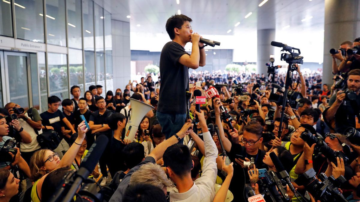 El desafío crece en Hong Kong con la liberación del líder de la Revolución de los Paraguas