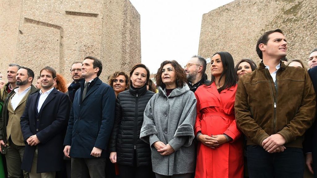 Aznar ficha a Casado y Rivera para su 'Aula de Liderazgo' Aznar ficha a Casado y Rivera para su 'Aula de Liderazgo'