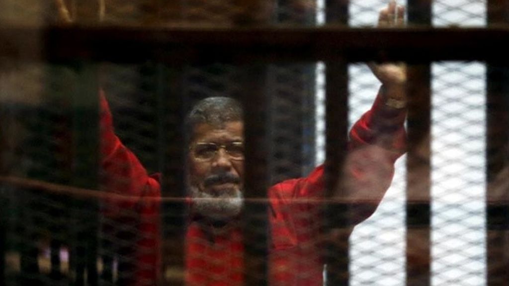 La muerte en una jaula de cristal del expresidente egipcio Mohamed Mursi La muerte en una jaula de cristal del expresidente egipcio Mohamed Mursi