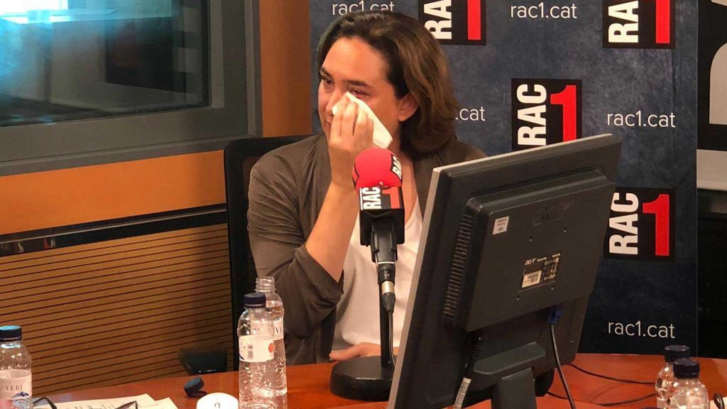 Ada Colau rompe a llorar en una entrevista