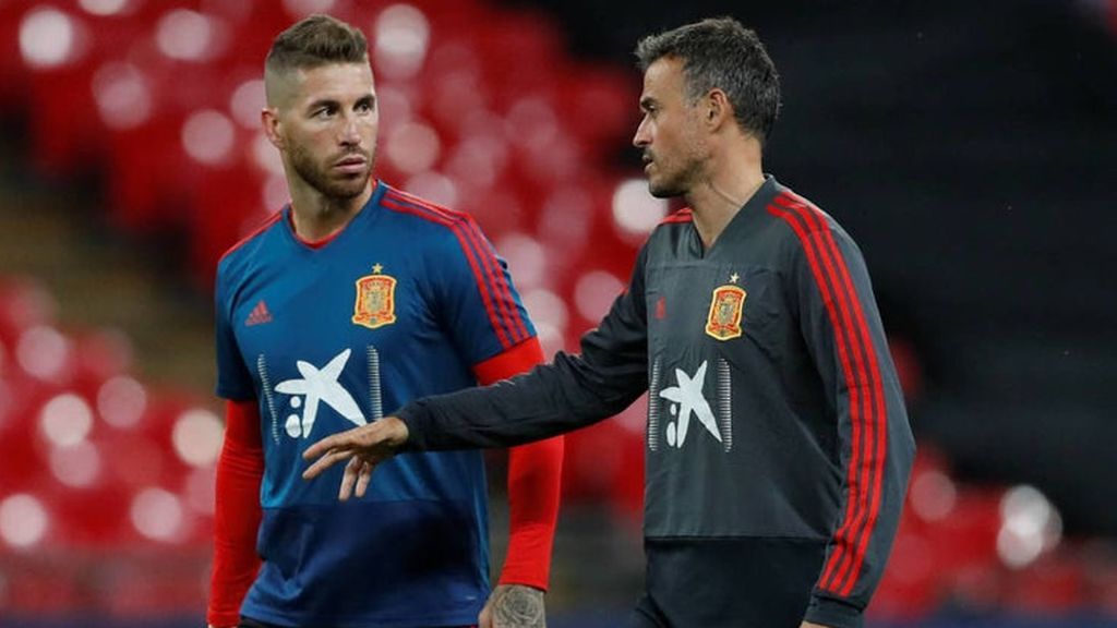 El mensaje de Ramos a Luis Enrique tras su marcha como seleccionador: "Cada victoria también sera tuya, míster" El mensaje de Ramos a Luis Enrique tras su marcha como seleccionador: "Cada victoria también sera tuya, míster"