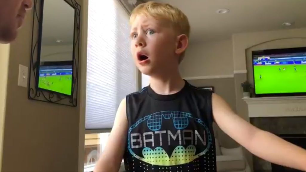 Un niño de 4 años se rompe a llorar tras conocer la salida de su jugador favorito Un niño de 4 años se rompe a llorar tras conocer la salida de su jugador favorito