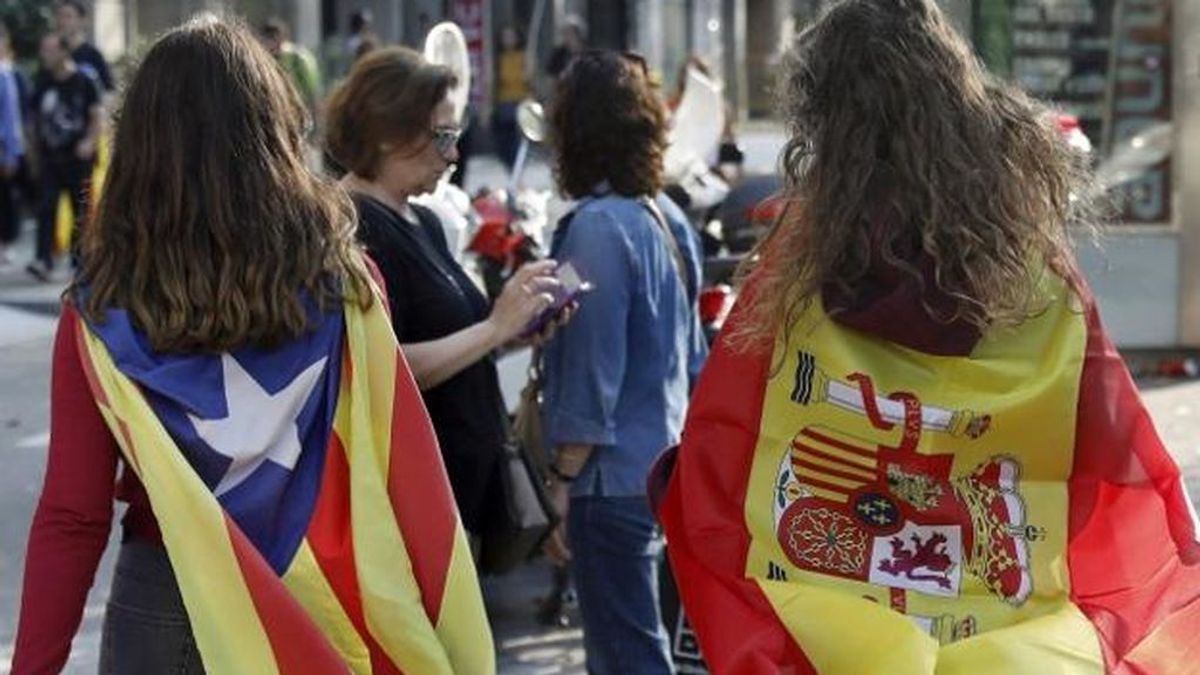 Denuncian a una profesora por presunta agresión a una alumna que dibujó banderas de España