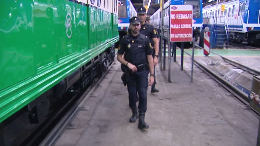 Escoltan dos vagones históricos de Metro de Madrid para evitar vandalismos