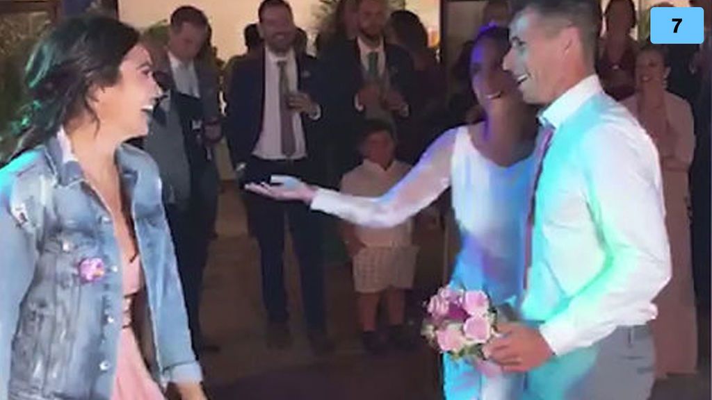 El anillo pa' cuándo: María Hernández se lleva una sorpresa en la boda de sus amigos (1/2)