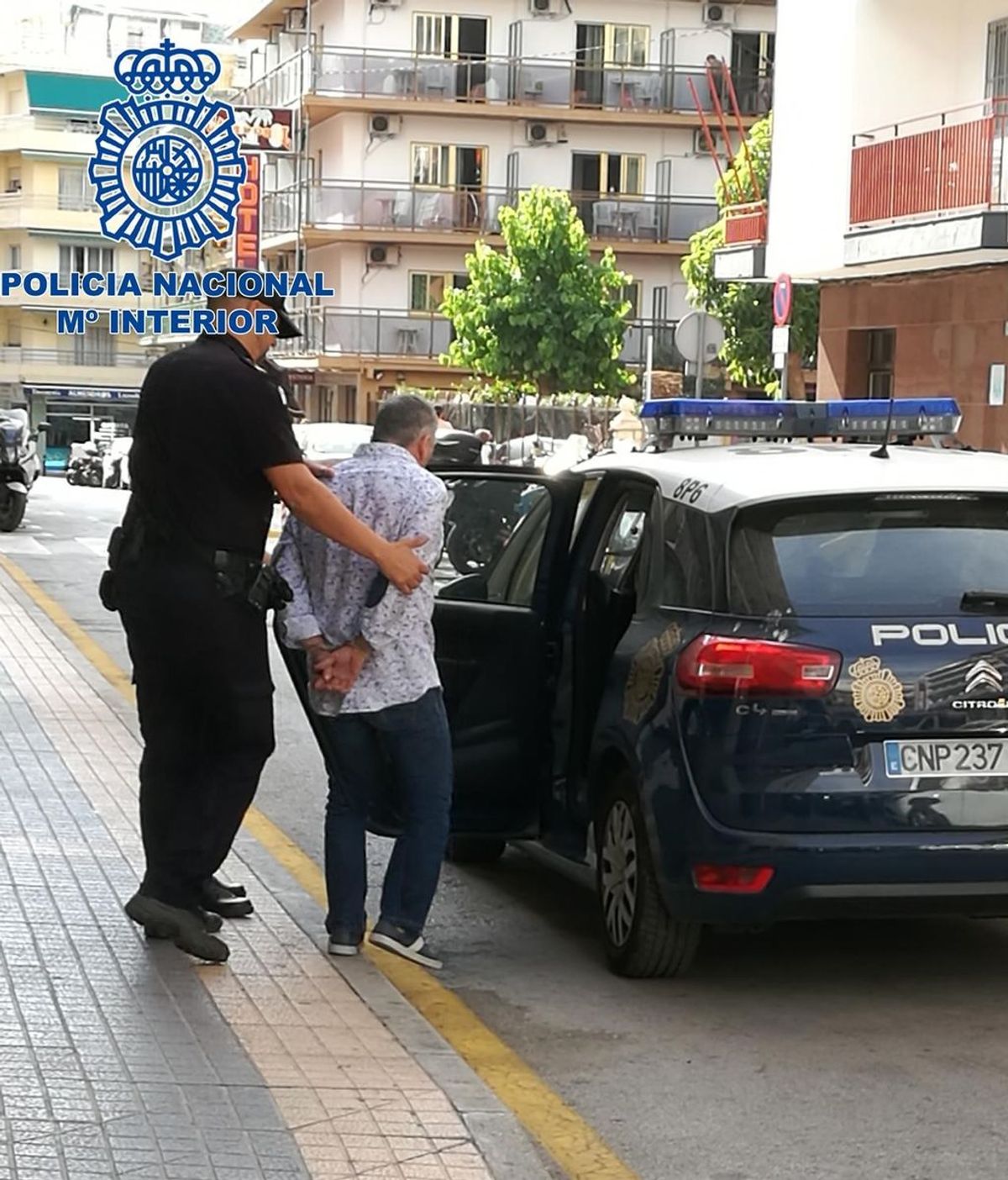 Detenido un hombre por herir a dos personas con un cuchillo en el cuello en Benidorm (Alicante)