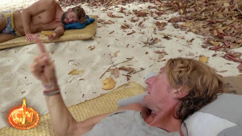 El inicio de la bronca: Colate y Albert deciden reponer fuerzas con el pescado