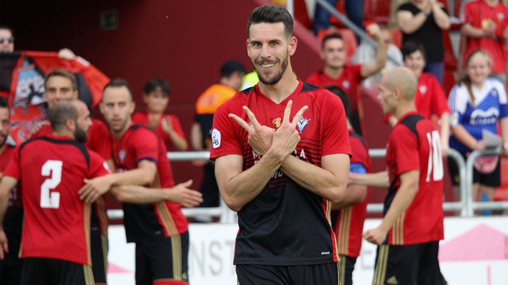 El Mirandés se acerca a segunda división tras su victoria ante el Atlético Baleares en Anduva (2-0)