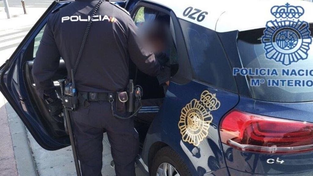 Detenidos nueve jóvenes de entre 19 y 21 años por estafar 74.521 euros con falsas ofertas de empleo en Internet Detenidos nueve jóvenes de entre 19 y 21 años por estafar 74.521 euros con falsas ofertas de empleo en Internet