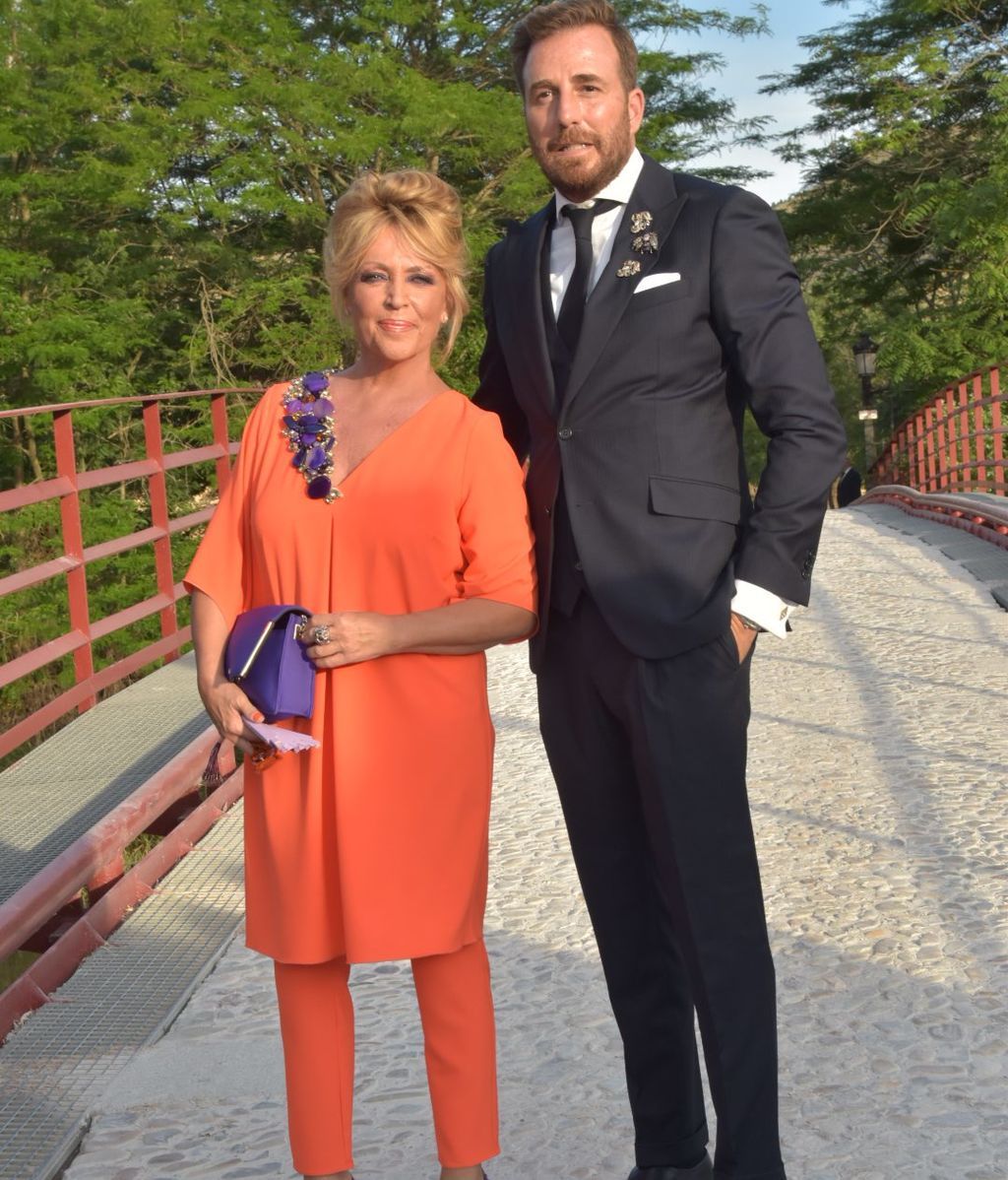 Los invitados a la boda de Belén Esteban: sus looks y vestidos, foto a foto