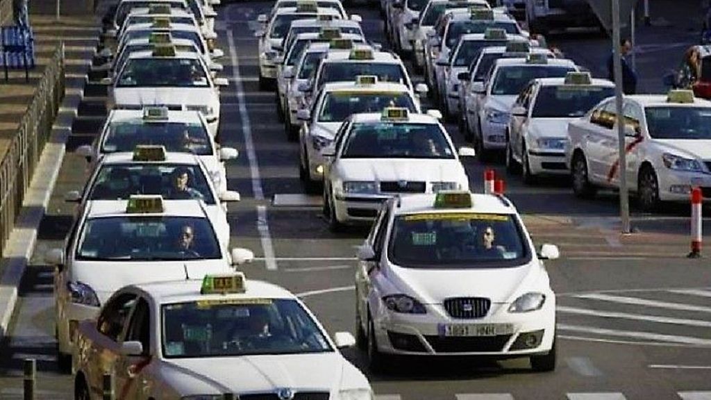 El Senado pagó 740000 euros en taxis a los senadores en la pasada legislatura El Senado pagó 740000 euros en taxis a los senadores en la pasada legislatura