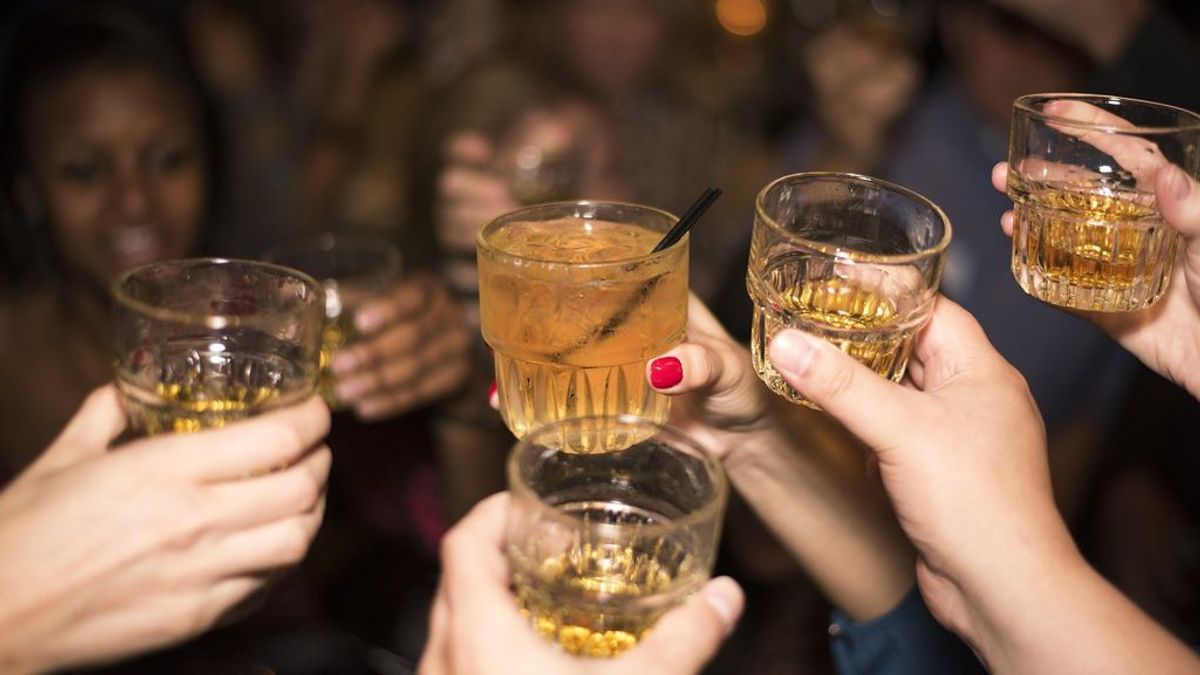 'Binge drinking': la tendencia entre los jóvenes que convierte el consumo de alcohol en una carrera contrarreloj