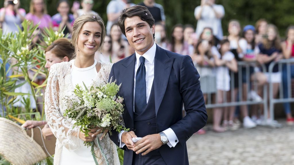 Con camisa y flecos: así es el segundo look nupcial de María Pombo