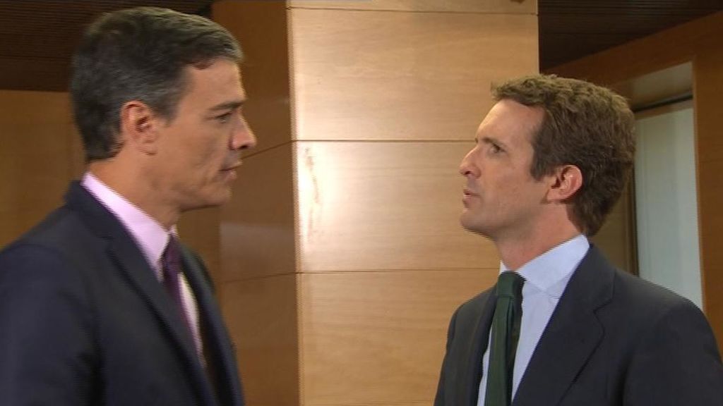 Casado se reúne en secreto con Sánchez en Moncloa a instancias del presidente en funciones Casado se reúne en secreto con Sánchez en Moncloa a instancias del presidente en funciones