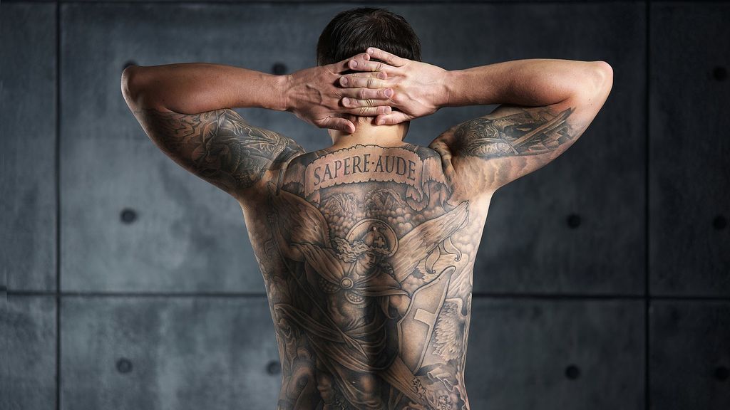 1620px-Man_with_a_backpiece_Christian_and_Enlightenment_tattoo._Color