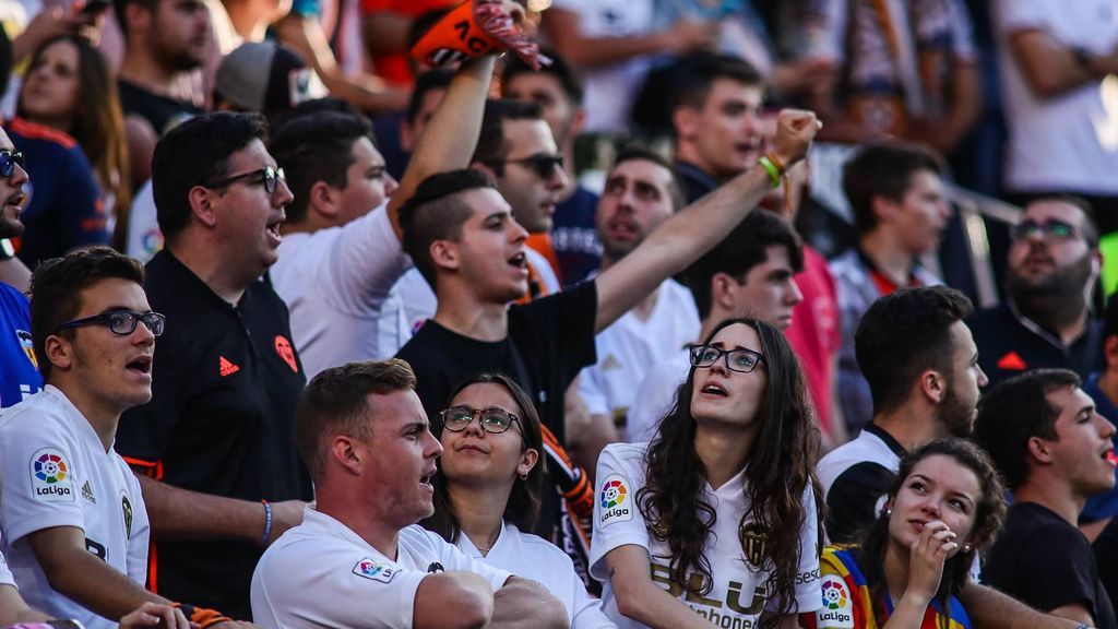 Casi 15 millones de espectadores pasaron por los estadios de Primera y Segunda División esta temporada, batiendo récord de asistencia Casi 15 millones de espectadores pasaron por los estadios de Primera y Segunda División esta temporada, batiendo récord de asistencia