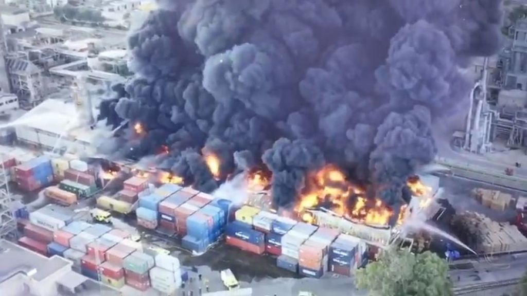 Grave incendio en la planta química de Indorama en San Roque, Cádiz