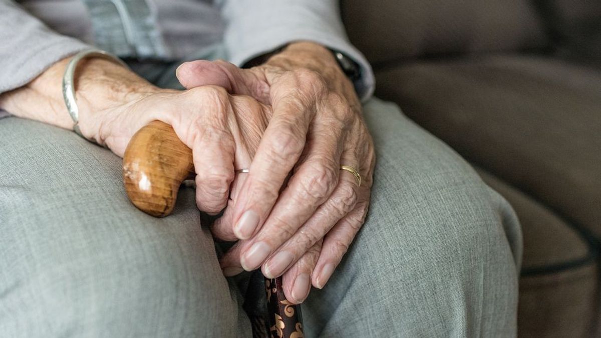 Arrestan a una mujer de 93 años para cumplir uno de sus deseos antes de morir