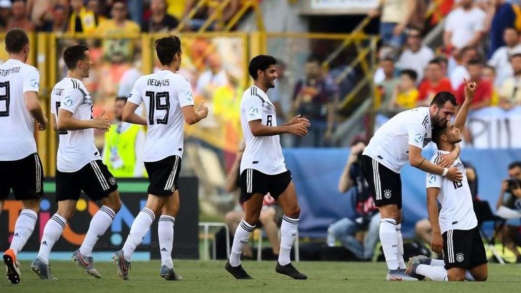 Alemania se clasifica para la final del Europeo Sub-21 tras ganar a Rumanía con dos goles en los últimos minutos (4-2) Alemania se clasifica para la final del Europeo Sub-21 tras ganar a Rumanía con dos goles en los últimos minutos (4-2)