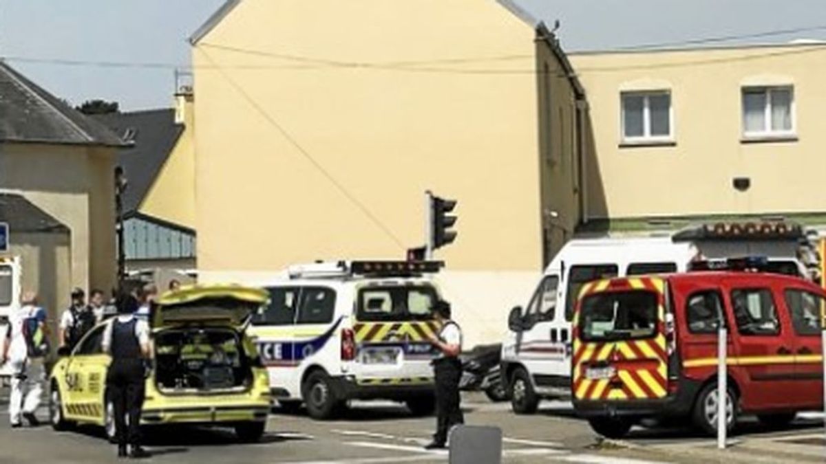 Un tiroteo en una mezquita de Francia deja dos heridos graves: los autores han huidofde