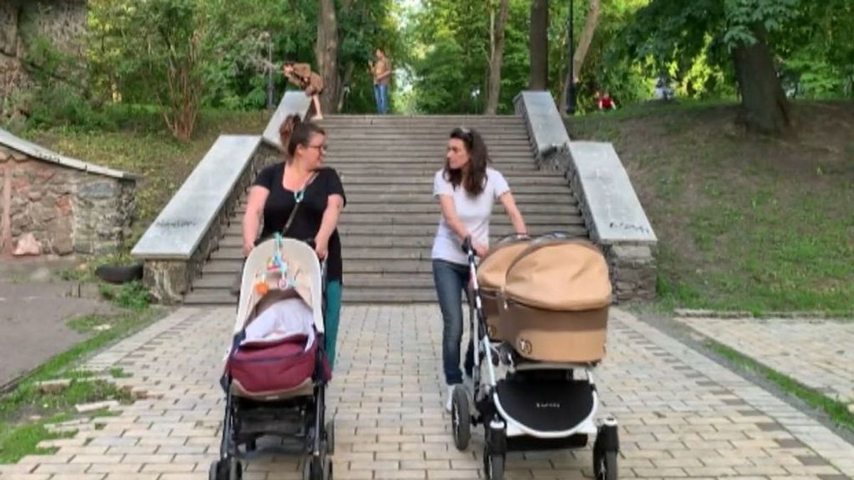 Españoles con bebés por subrogación en Ucrania piden ayuda a los Reyes para salir del país