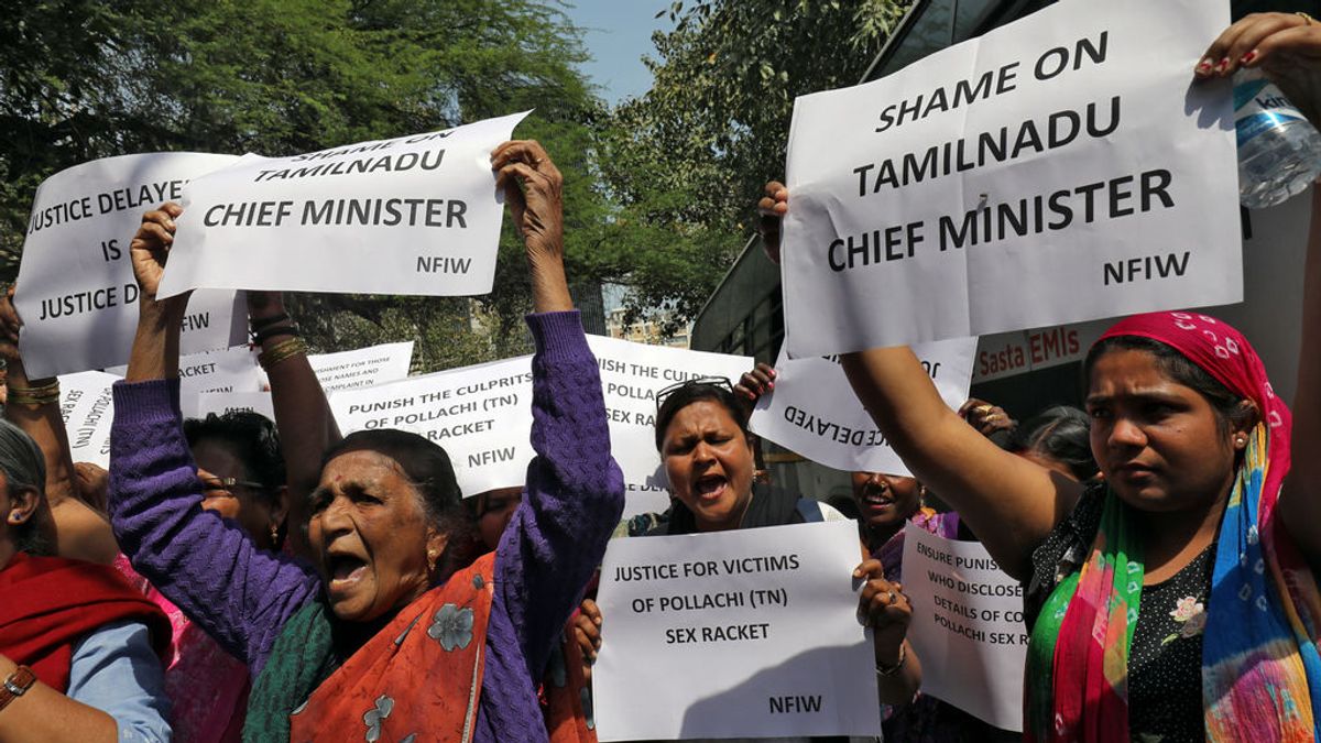 Golpean y afeitan la cabeza a una madre y una hija por resistirse durante una violación grupal en India