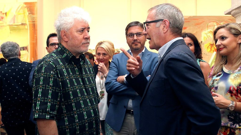 Almodóvar entra en la pintura de la mano de Jorge Galindo con 'Flores de periferia' Almodóvar entra en la pintura de la mano de Jorge Galindo con 'Flores de periferia'