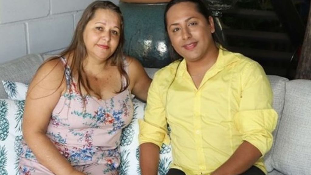 Una mujer de 45 años se queda embarazada para que su hijo gay sea padre