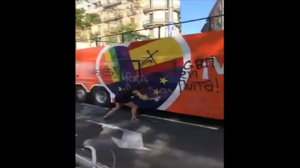 Boicotean al autobús de Ciudadanos camino al Pride de Barcelona