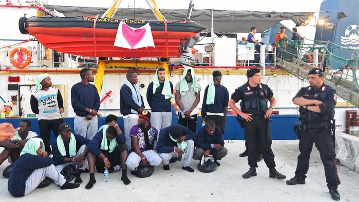 El 'Sea Watch 3' atraca finalmente en la isla italiana de Lampedusa