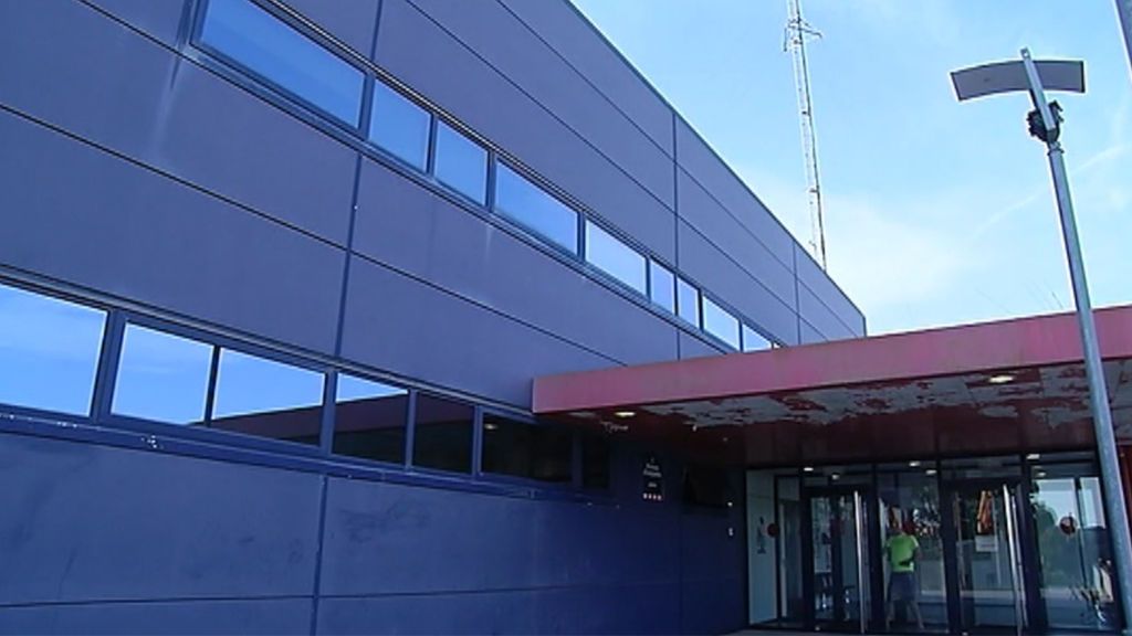 Detenidos dos menores en Canet de Mar por violar presuntamente a una joven y grabarlo en vídeo Detenidos dos menores en Canet de Mar por violar presuntamente a una joven y grabarlo en vídeo