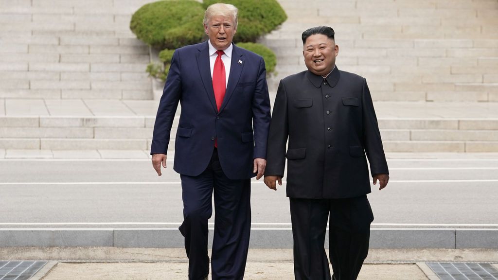 Trump y Kim Jon-un se reúnen en la frontera entra las dos Coreas